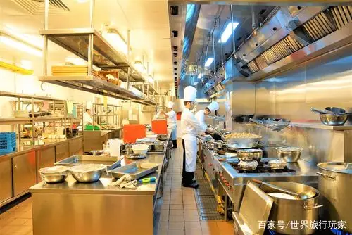 五星级酒店厨房到底什么样?网友:他们个个都是食神,切菜如弹琴
