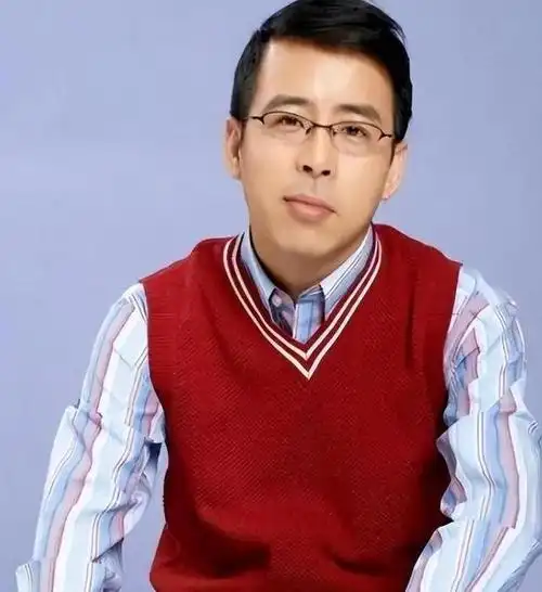 央视名嘴阿丘,一句道歉惹众怒,如今销声匿迹