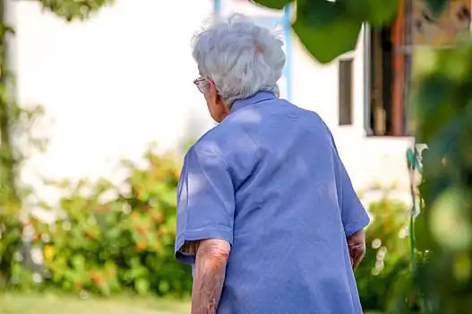 孤独的背影图片