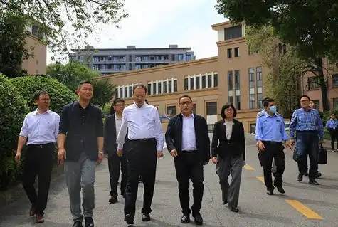 金华市江南中学副市长庄凌飞一行莅临检查指导图