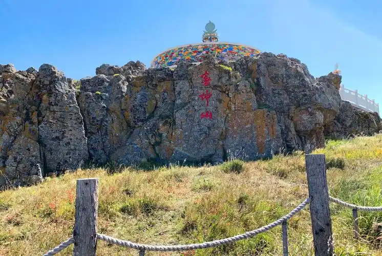 内蒙古包头春坤山风光