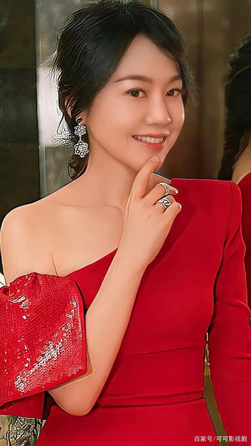 闫妮高清写真美图集,风韵犹存,韵味十足