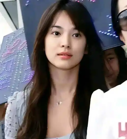 年轻时的宋慧乔,清纯迷人,美艳不可方,有一种令人心动的感觉