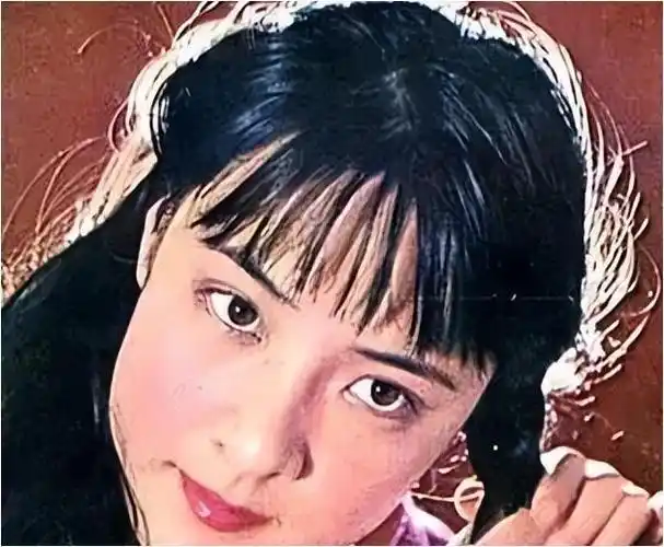 演员张谦病逝4年,未能见到女儿成人,遗孀李萍的决定让人泪目