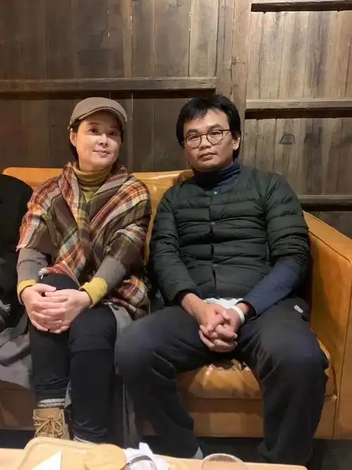 袁立的现任老公简直是一无是处,论条件应该是女明星能找到的.