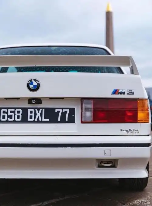 老宝马m3感觉老车就像之前的诺基亚每款都有自己的性格那时的天马行空