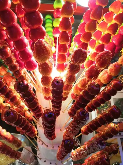 南锣鼓巷里的老北京冰糖葫芦 是我最爱了