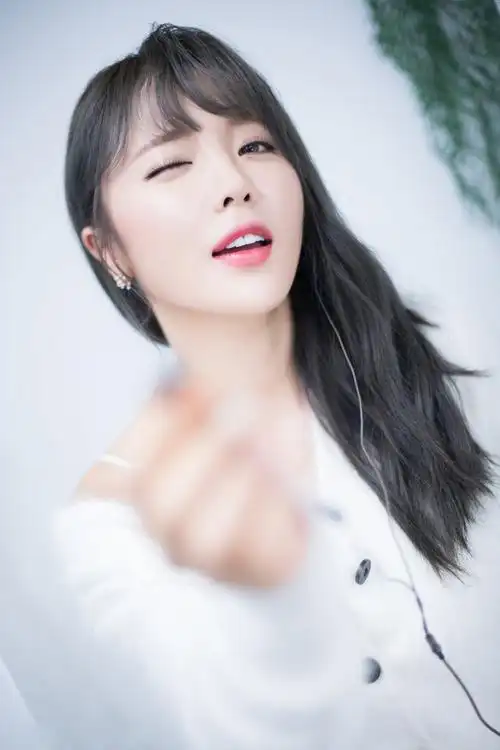 洪真英比心,高清图片,手机壁纸