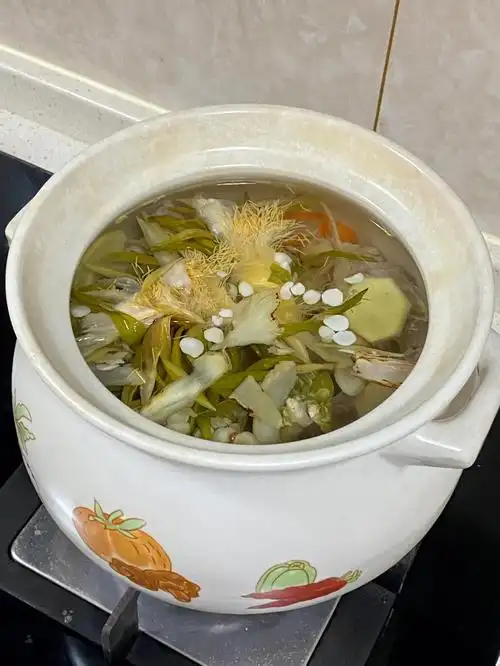 平平无奇煲汤小能手霸王花猪骨汤