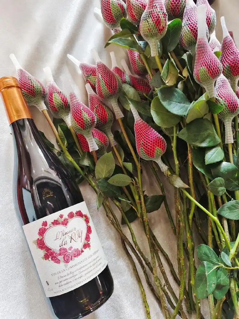 当鲜花邂逅美酒可不仅于如此,鲜花与红酒相结合成了一种品味与艺 - 抖