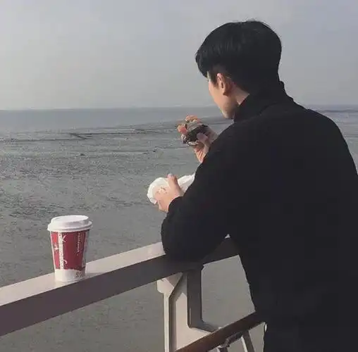 孤独的头像(手机微信头像背影头像)