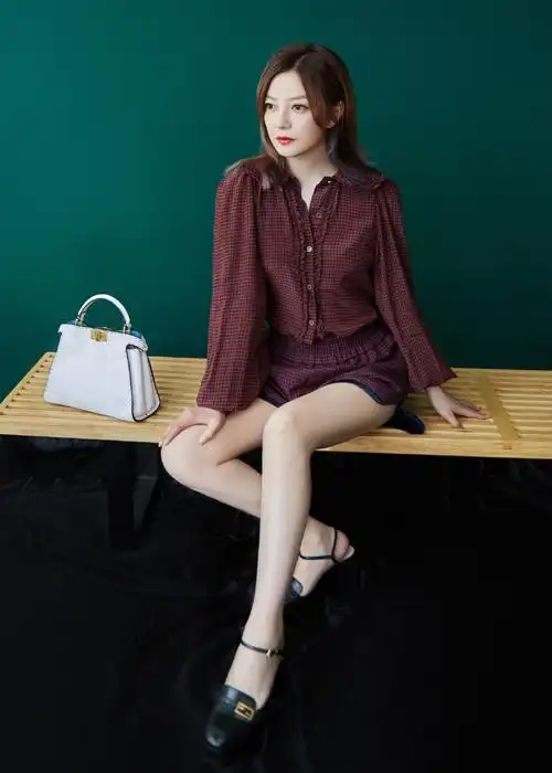 懒理恋情传闻工作室晒赵薇美照