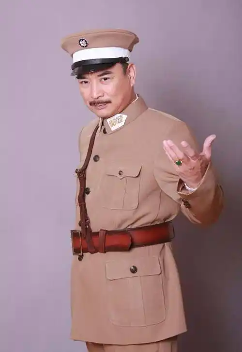 河南老戏骨岳跃利,前妻家喻户晓,二婚小11岁娇妻隐瞒从来不谈