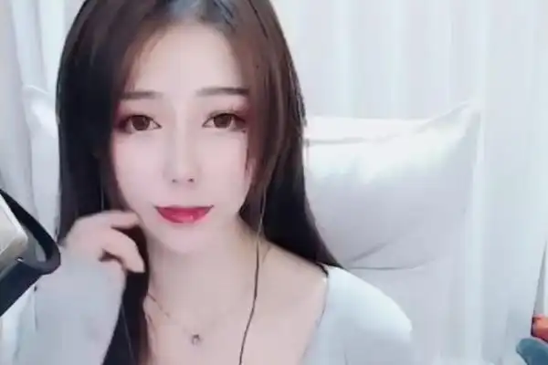 斗鱼美女主播露脸翻车看到真人一瞬间网友还我10块钱