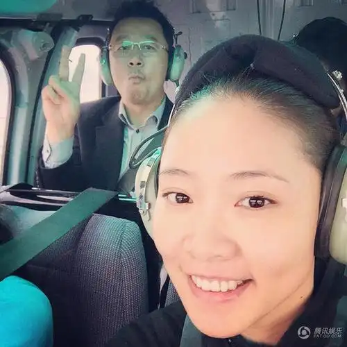 人民网4月26日报道26日,郭涛(微博)更新微博晒出两张石头妹妹郭懿文