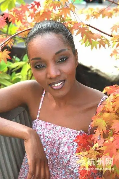 中学生牵线搭桥 世博会乍得馆周四来杭办画展(图)