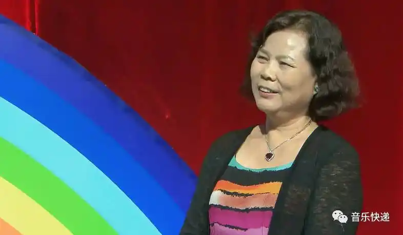 从宋心钰的自我介绍就可以看出来,她是个十分自信,开朗的小姑娘.