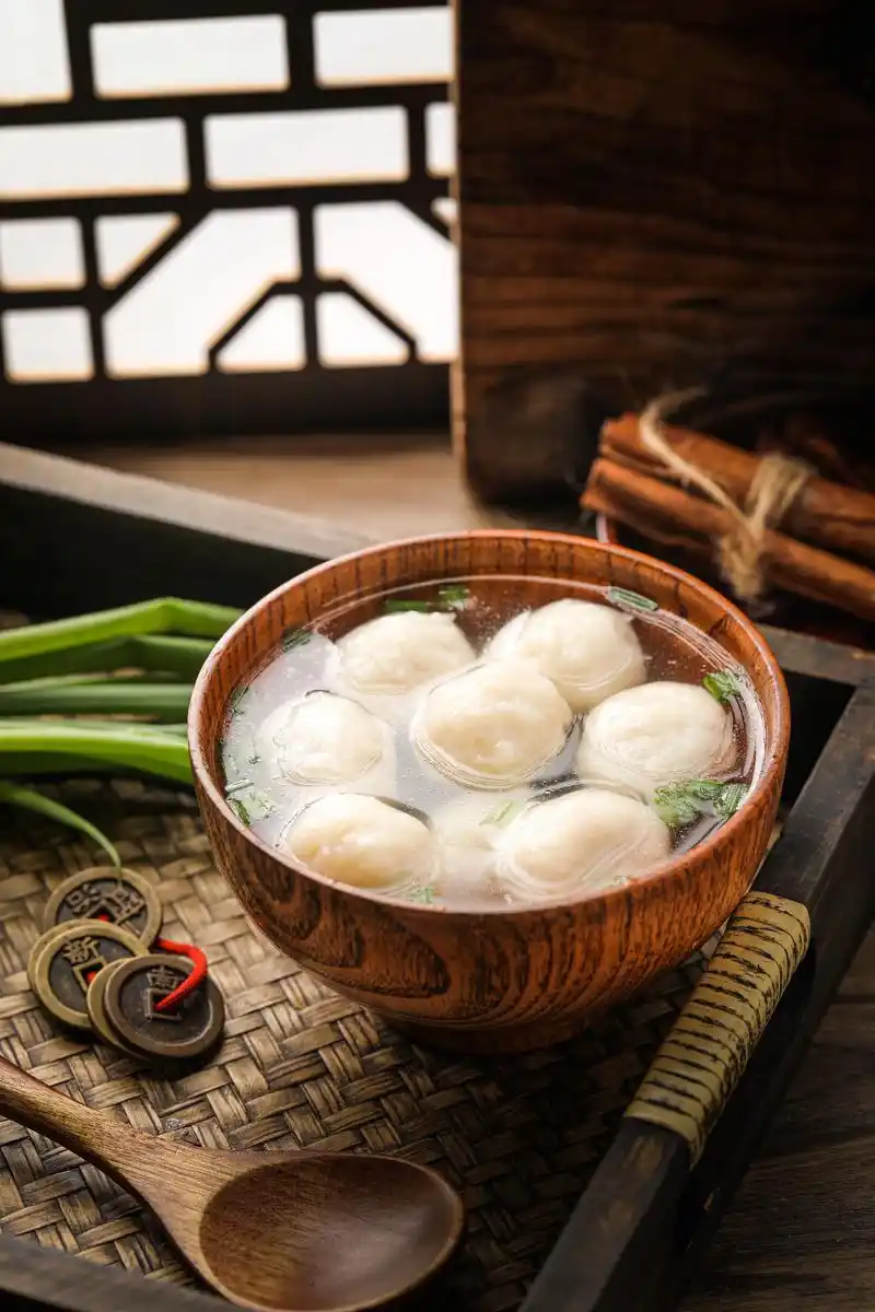 福建特色美食鲨鱼丸.还在为吃鱼怕被鱼刺卡到而感到困扰吗?