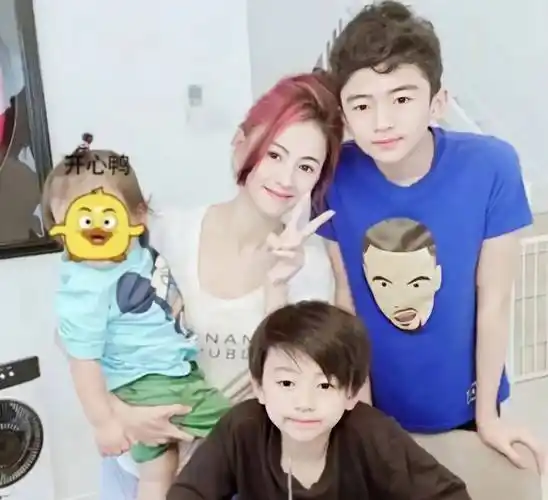 张柏芝为5岁三胎儿子庆生,小王子有一头黄发,生父被指是外国人_好孩子