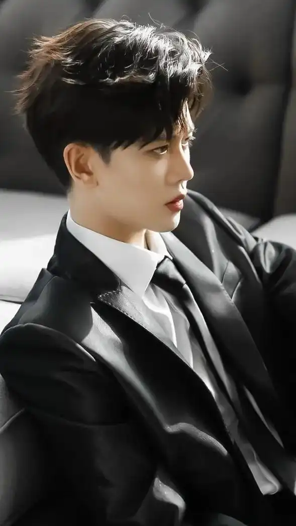 向全世界安利 #任嘉伦  其实这组西装杀,老阿姨也是永远看 - 抖音