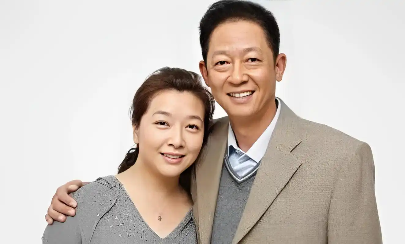 有一次酒后,王志文一脸坏笑地暗示江珊,"我馋你的身子,你有什么想法吗