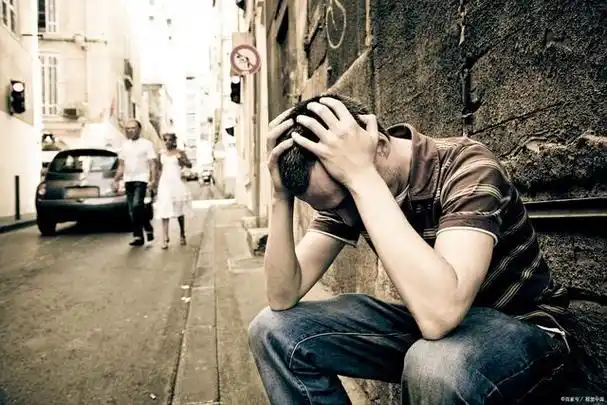 关系中的冷暖变化常常令人痛心疾首,尤其是当一位男人对你心生寒意时