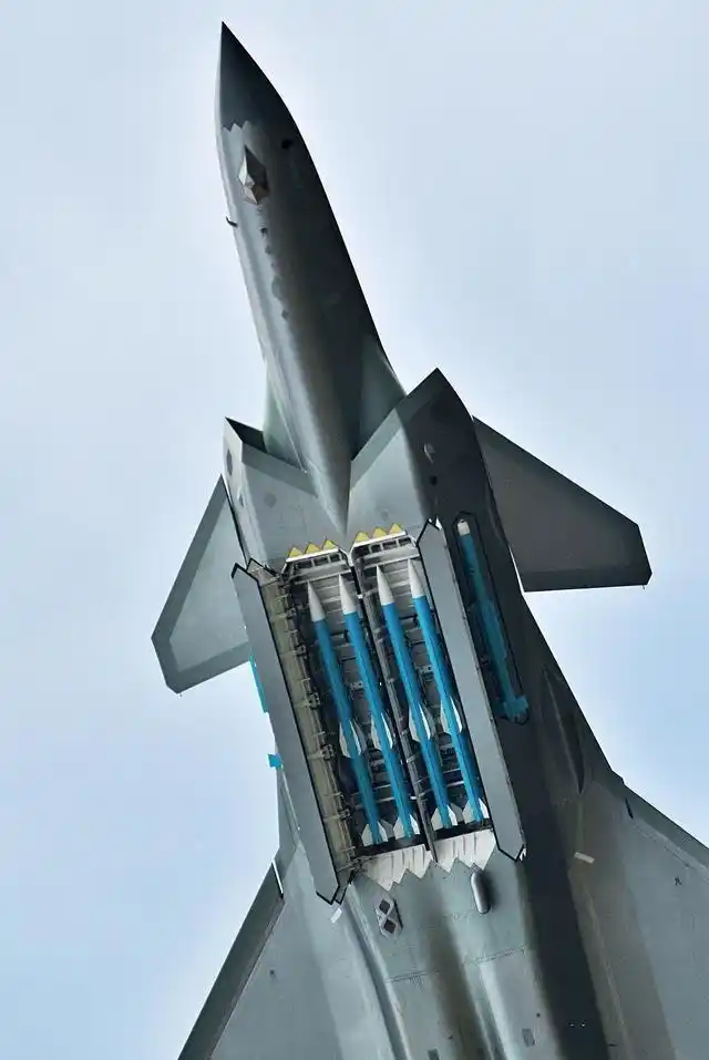 从一无所有到全球领先,从霹雳15e看中国空空导弹发展经历了什么