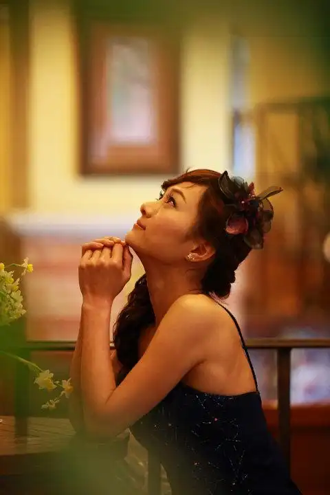 回眸一笑百媚生