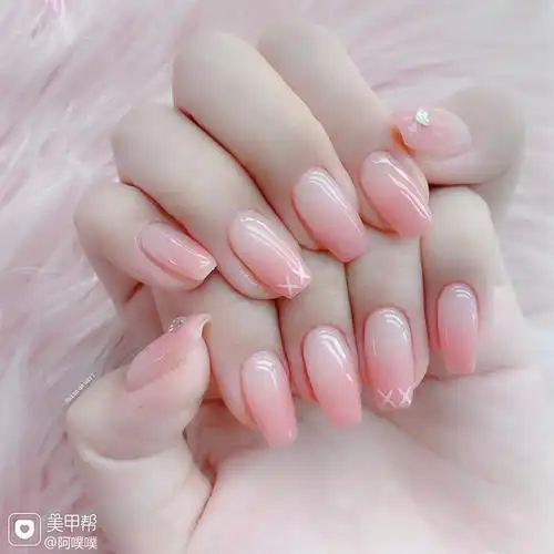 渐变韩流粉色美甲图片