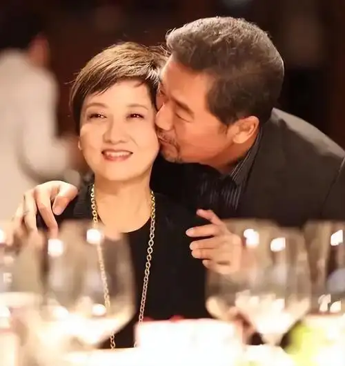 回顾张国立与罗秀春离婚34年他再婚有烦恼她至今单身牵挂儿子