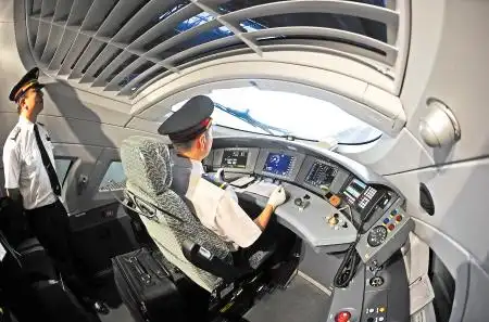 沪昆高铁采用的是最新一代的crh380b高铁动车组列车,旅客乘坐感受更加