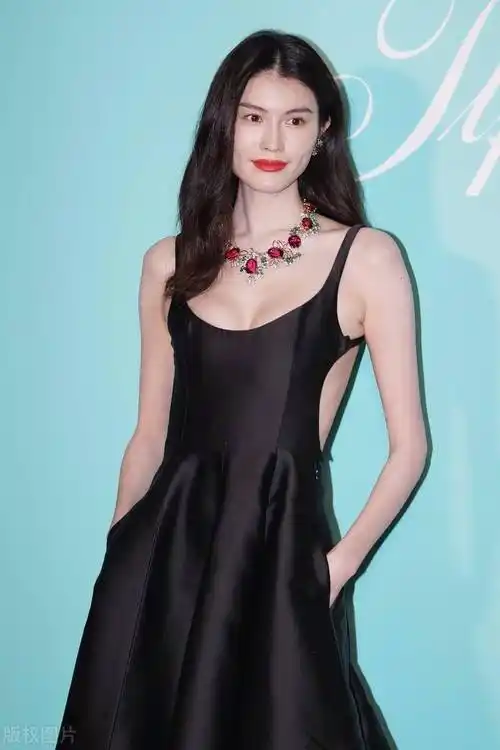 何穗这身材,这才是尤物啊!