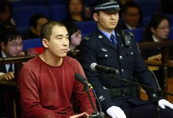 张国立儿子张默现状曝光,定居泰国开千万豪车,胡子拉碴显憔悴