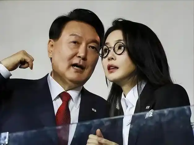 硅胶脸干政韩总统老婆霸屏外交接待科技假脸抢尽老公风头