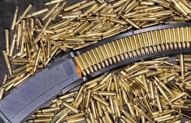 作战时士兵如何快速知道自己枪中子弹数量有一技巧只有老兵会