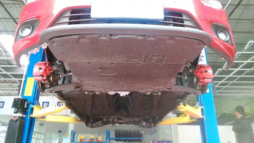 汽车底盘装甲有什么用?佛山壹伍陆告诉您马自达cx-7底盘装甲实拍