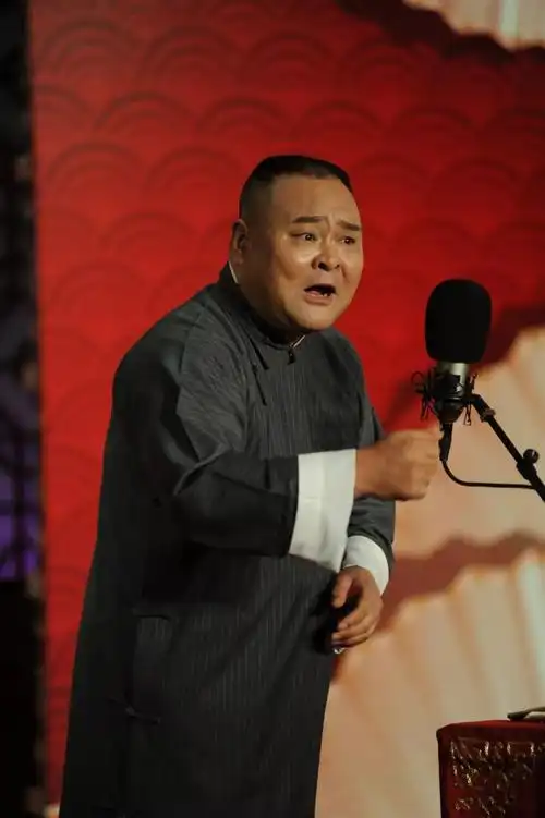 天津相声节"进入第四天,全国相声展演火爆依旧,来自全国各地的演员为