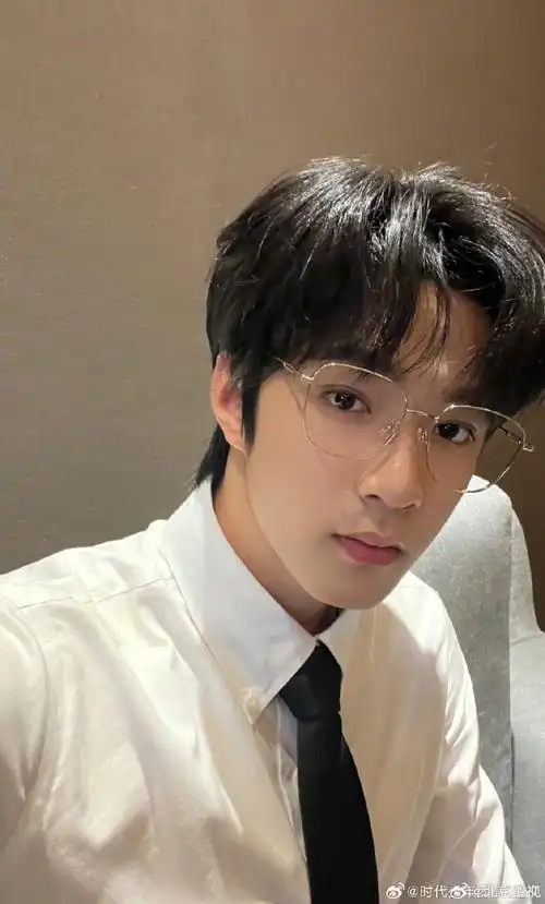 刘耀文获年度新人##刘耀文回应电影脸