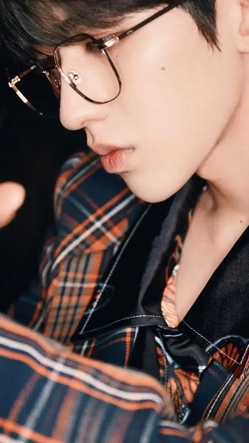 蔡徐坤高清iphone手机壁纸