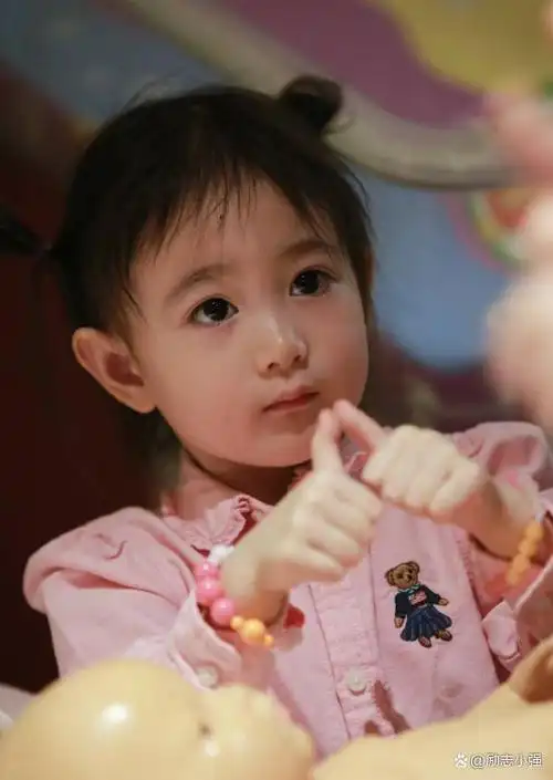 11岁奥莉优雅参加花滑比赛