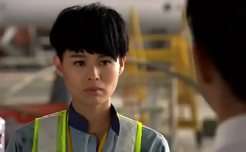 时隔十年后再拍《冲上云霄》续集,胡杏儿已经变得更成熟,演技更出彩