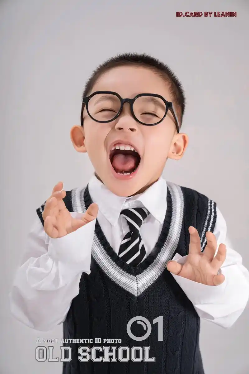 江阴男孩肖像|小大人的分享一刻.少年感十足的学生装 帅气小男 - 抖音