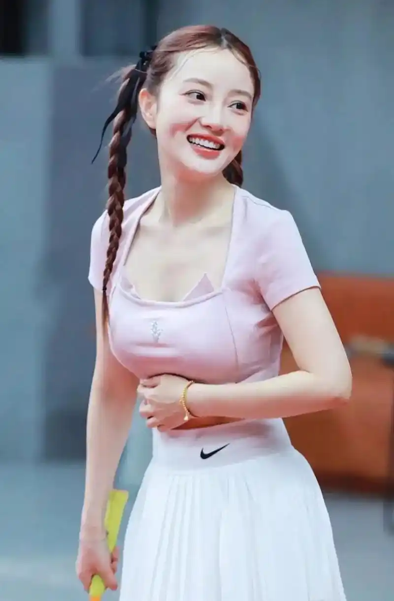 李小璐晒自己的运动照,咱就说,这小脸蛋又白又嫩粉嘟嘟的,皮肤看上去