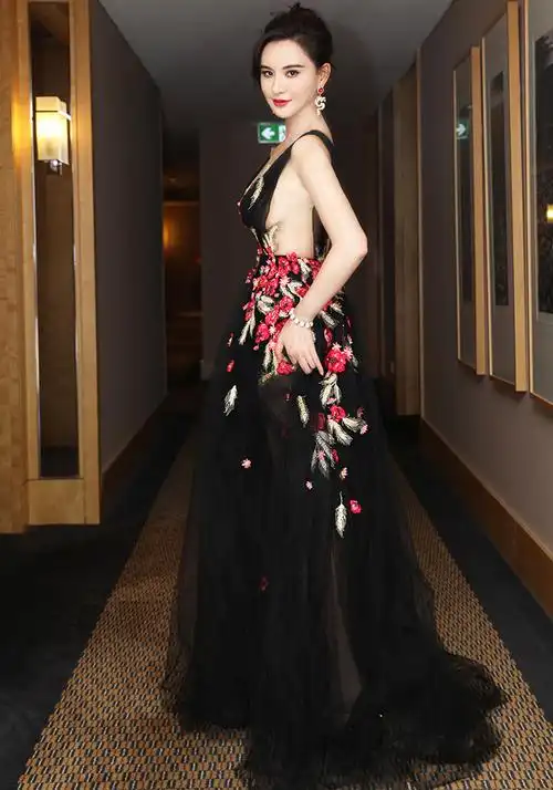 莫小棋黑色纱裙