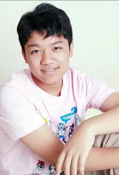 尤浩然近照,北电多次艺考没过,直言:我要瘦成一道闪电