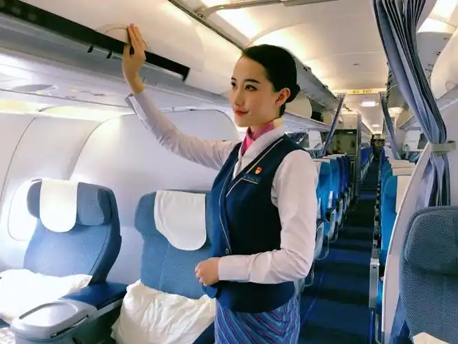 分享乘坐飞机的注意事项客舱部乘务长韩一洁女士邀请南方航空海南分