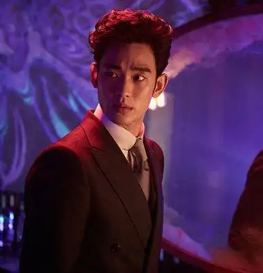 剧中的都教授金秀贤当年可是火的没有边际了,最近金秀贤电影新作real