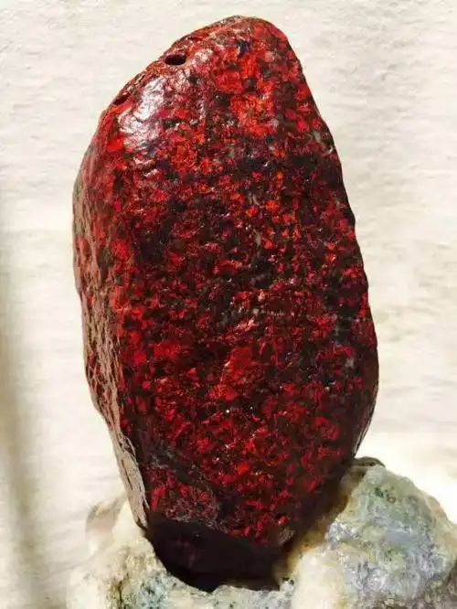 陨石原石捷克玻璃红色陨石外太空陨石谁知道这是红宝石还是捷克陨石?