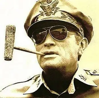 二战第一型男麦克阿瑟将军和他的逼格利器