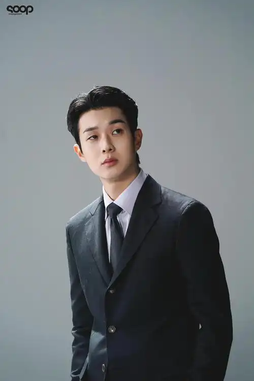 在微博刷到一些崔宇植个人照